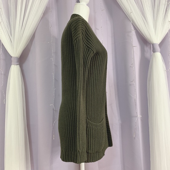 Express Sweater - Picture 2 of 3